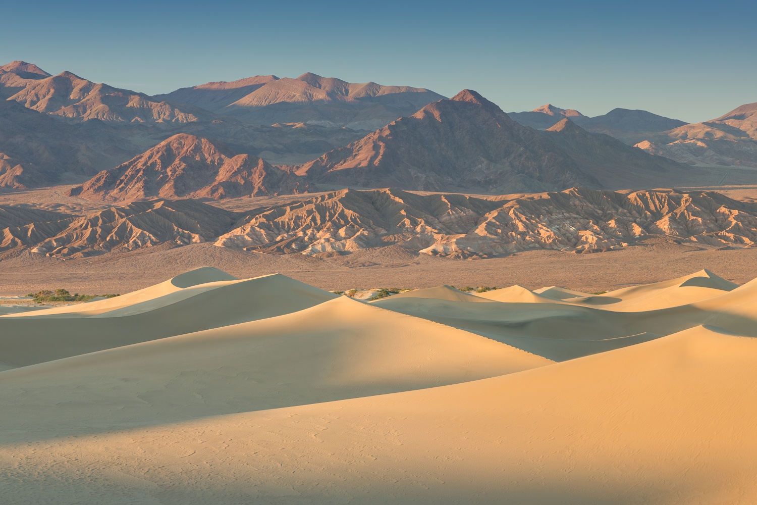 Duny v Death Valley, Kalifornie, USA